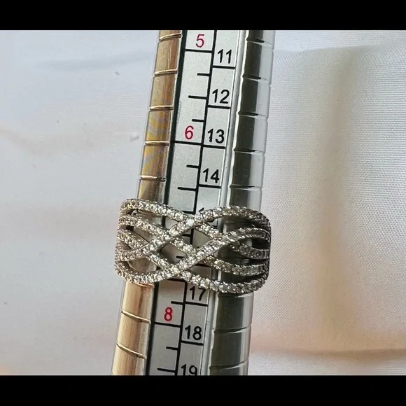 CZ twisted 925 Sterling Silver ring. 🤍 - Picture 2 of 3